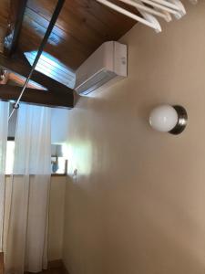 gîte de Fontjalabert en campagne tout confort的厨房或小厨房