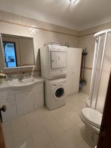 a bathroom with a washing machine and a sink at Appartement Praia da Luz - 2 Personnes - Vue mer in Luz +26 photos