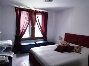 a bedroom with a large bed and a window at Appartamento Cà Lio in Venice