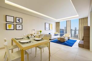 Χώρος καθιστικού στο voco Doha West Bay Suites by IHG