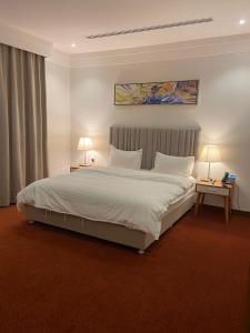 Postel nebo postele na pokoji v ubytování فندق ايون -الندى Ion Hotel