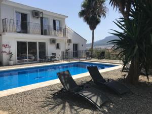 The swimming pool at or close to Studio Views Apartment, Cortijo Fruitful Hills