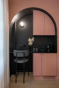 Kuchyňa alebo kuchynka v ubytovaní 72 AD Suites