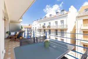 Balkón alebo terasa v ubytovaní Quiet 1 Bdr Downtown Terrace AC & Parking