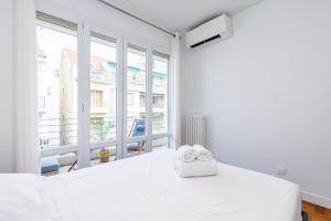 Posteľ alebo postele v izbe v ubytovaní Quiet 1 Bdr Downtown Terrace AC & Parking