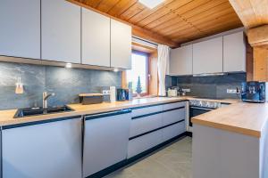Virtuvė arba virtuvėlė apgyvendinimo įstaigoje Chalet Alpenpanorama