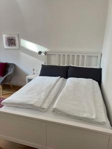 Ein Bett oder Betten in einem Zimmer der Unterkunft Feel-Good Apartment In Mannheim-Neckarau