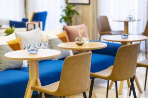 Χώρος καθιστικού στο voco Doha West Bay Suites by IHG