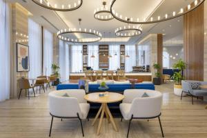 Posezení v ubytování voco Doha West Bay Suites by IHG