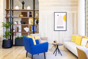 Χώρος καθιστικού στο voco Doha West Bay Suites by IHG