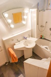 Koupelna v ubytování Exklusive Ferienwohnung mit Garten - Nähe Messe