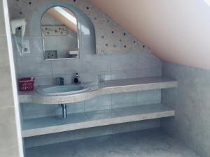a bathroom with a sink and a mirror at Uroczysko Terebiski in Sławatycze +41 photos