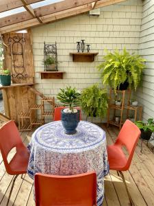 a table with chairs and a potted plant on a patio at Harbour Guesthouse in Clark's Harbour