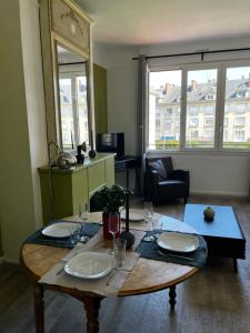 Posedenie v ubytovaní Appartement spacieux lumineux hypercentre