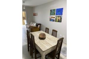 a dining room with a table with a hat on it at Lazer completo 150 mts praia - apto novo Maitinga in Bertioga