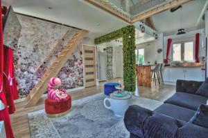 Gallery image of ALiCe Au PaYs dEs MerVeiLLeS in Maintenon