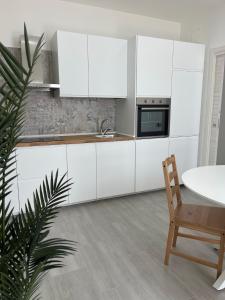 Kuchyň nebo kuchyňský kout v ubytování Villa Costantino Luxury