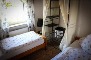מיטה או מיטות בחדר ב-Ferienhaus Schneckenheisl