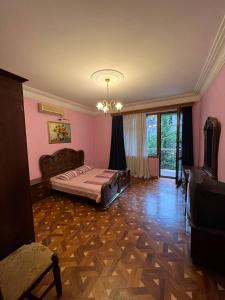Postel nebo postele na pokoji v ubytování Guesthouse Parnavaz Mepe