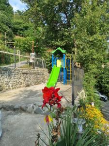 Zona de juegos infantil en Calypso Kvariati Hotel