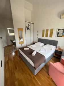 Posteľ alebo postele v izbe v ubytovaní Apartmani Levarda