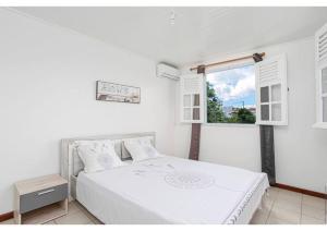 Voodi või voodid majutusasutuse Anthurium, Superbe haut de villa F3 proche plage, Anse Mitan toas