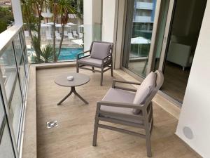 YOUMAMI Suite Hotel Wellness&Spa的阳台或露台