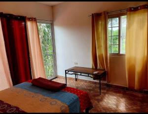 Postel nebo postele na pokoji v ubytování Rainforest Lodge del Rio