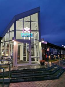 a building with a sign on the front of it at Frich's Hotell og Spiseri Alvdal in Alvdal +17 photos