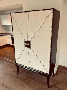 a large glass door with a brown frame in a kitchen at Moderne Ferienwohnung am Rothsee in Hilpoltstein