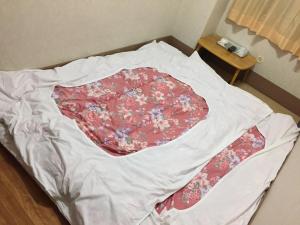 Postel nebo postele na pokoji v ubytování Asakusa Hotel Fukudaya