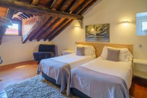 Un pat sau paturi într-o cameră la Feel Porto Ribeira Vintage Duplex