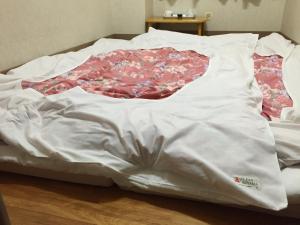 Postel nebo postele na pokoji v ubytování Asakusa Hotel Fukudaya