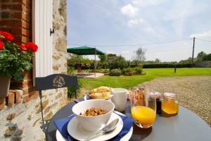 Jedlo v ubytovaní bed & breakfast alebo blízkom okolí