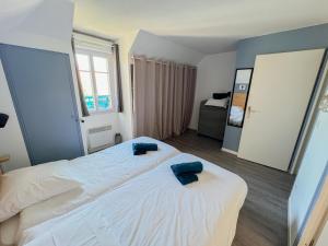 a bedroom with two beds and a large mirror at Ma maison à Disneyland Paris in Magny-le-Hongre