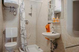 a small bathroom with a toilet and a sink at Ferienhaus RADO in Winden am See