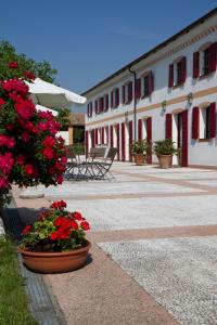 Ca' Tessera Venice Airport外面的花园