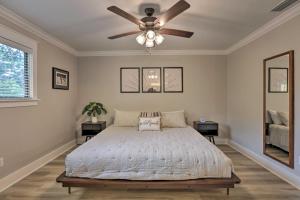 Voodi või voodid majutusasutuse Cozy Tallahassee Apartment with Spacious Yard! toas