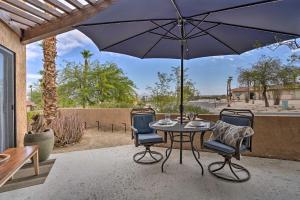 Borrego Springs Retreat with Grill and Patio!的阳台或露台