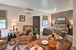 Un dormitorio con una cama y una mesa con una botella de vino en Cozy Garden Room in Welsh Mountain Suites!, en New Holland
