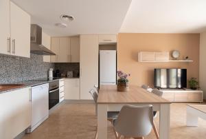 Kuchyň nebo kuchyňský kout v ubytování Nuevo apartamento con A A a 2 minutos de la playa MASBO 2
