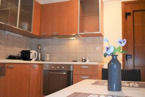 A kitchen or kitchenette at Angelina's Lovely Home