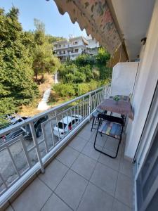 A balcony or terrace at Angelina's Lovely Home