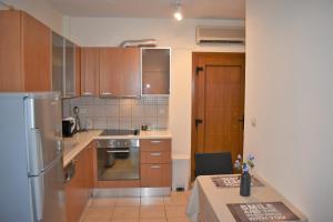 A kitchen or kitchenette at Angelina's Lovely Home
