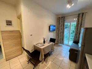A television and/or entertainment centre at Angelina's Lovely Home