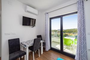 TV a/nebo společenská místnost v ubytování Villa Laura View