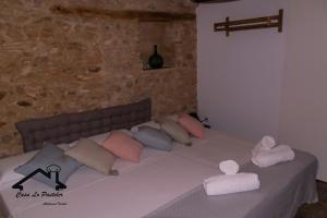 A bed or beds in a room at CASA LO PASTELER