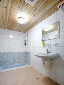 Koupelna v ubytování DongNing Atlas Hotel