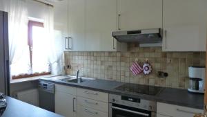Η κουζίνα ή μικρή κουζίνα στο Ferienwohnung Ute