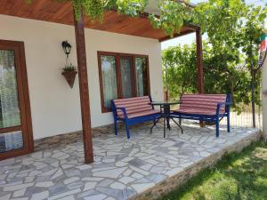A garden outside Blue Breeze